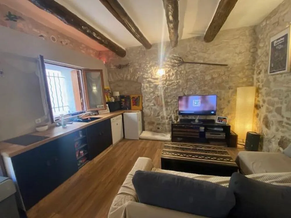 Séjour - Appartement Rénové avec Cour au Calme à Éguilles