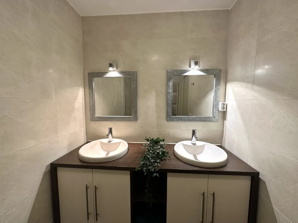 Vannitoad - 3-Bedroom Gallery Flat with City View in Rotterdam