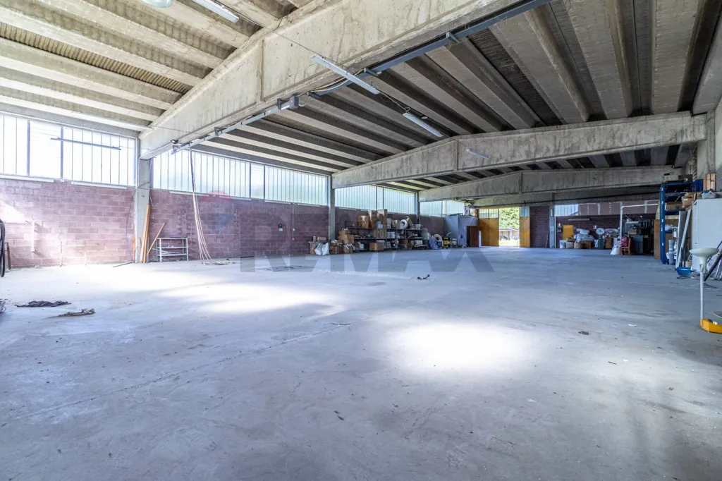 Garaaž - Industrial Warehouse with Expansion Potential in Sandigliano
