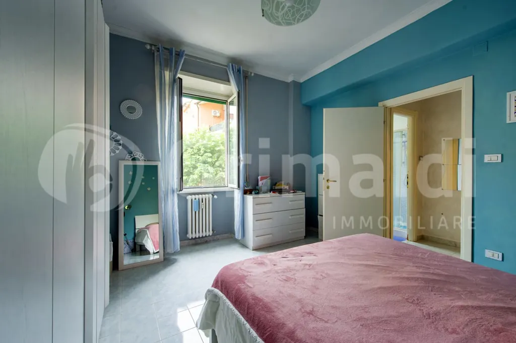 Chambres - Rear-Facing Apartment with Balconies in Rome