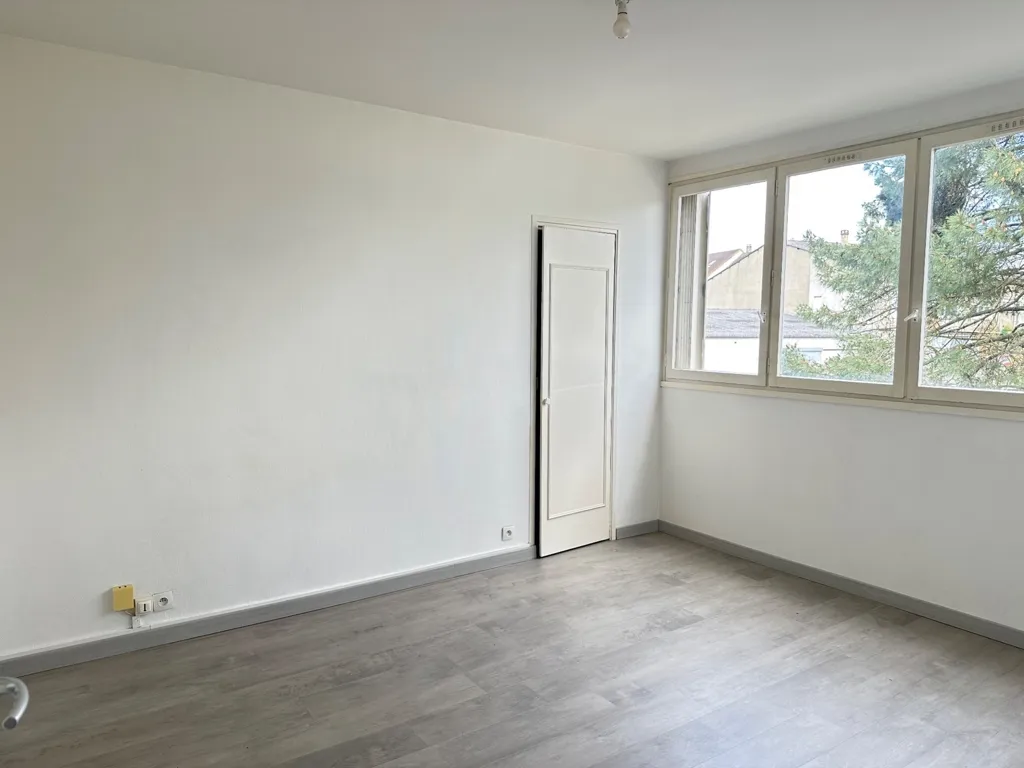 Rooms - 3-Bedroom Apartment with Panoramic View in Le Mans