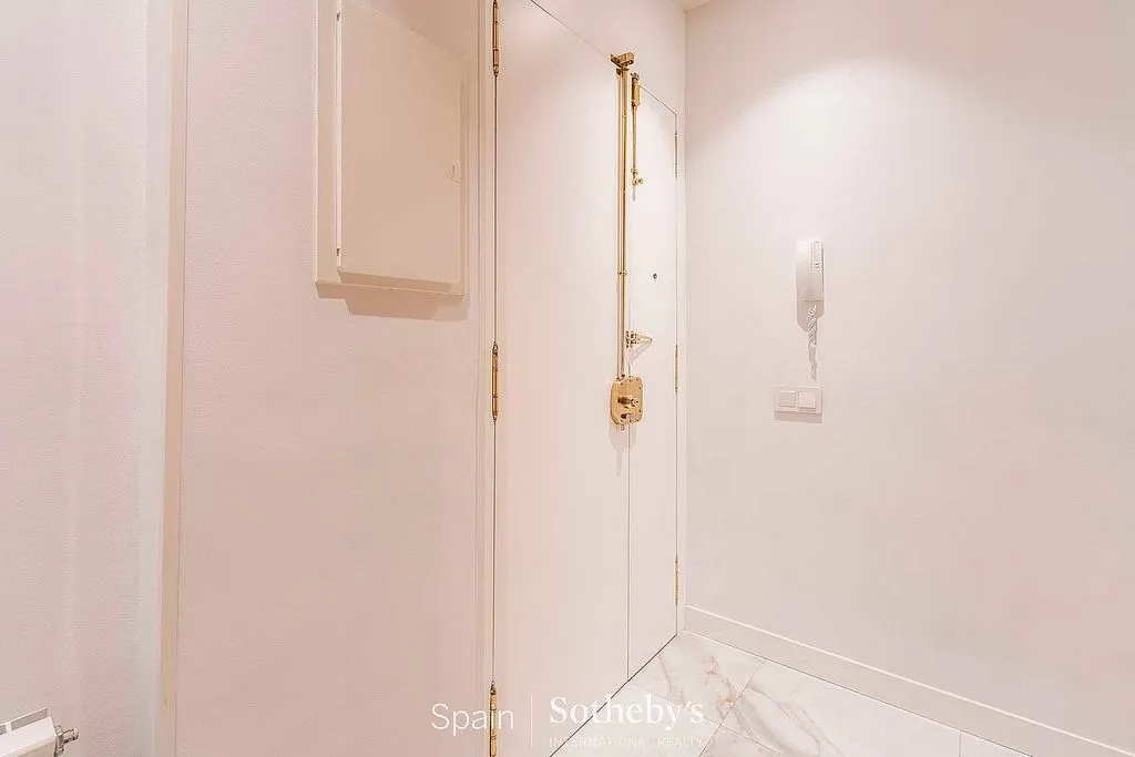 Entrée - Apartment with Air Conditioning in Goya, Madrid