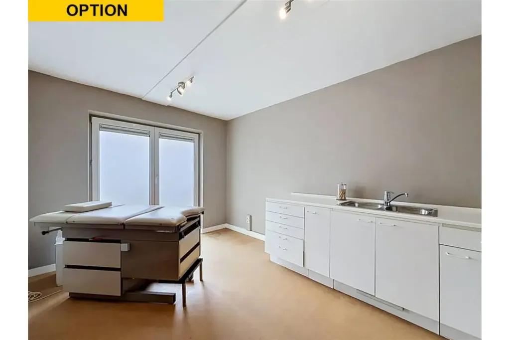 Kabinet - Mixed-Use Building with Garden in Orp-Jauche