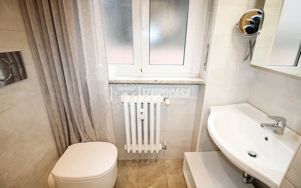 Vannitoad - Modernised Triplex with Balcony in Milan