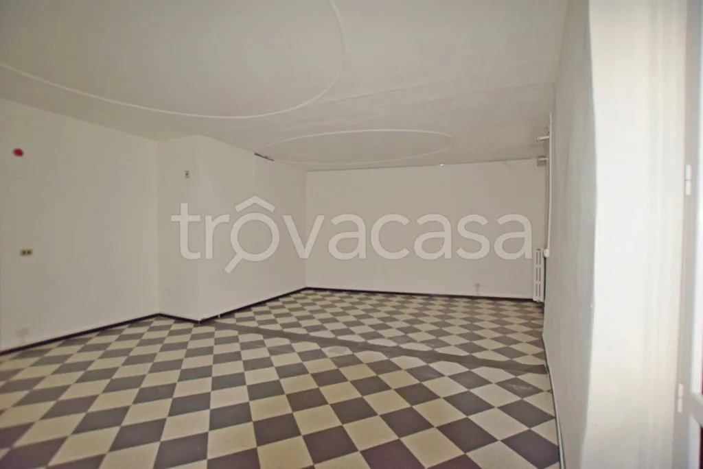 Pièces - Commercial Property with Balcony in Mondovì