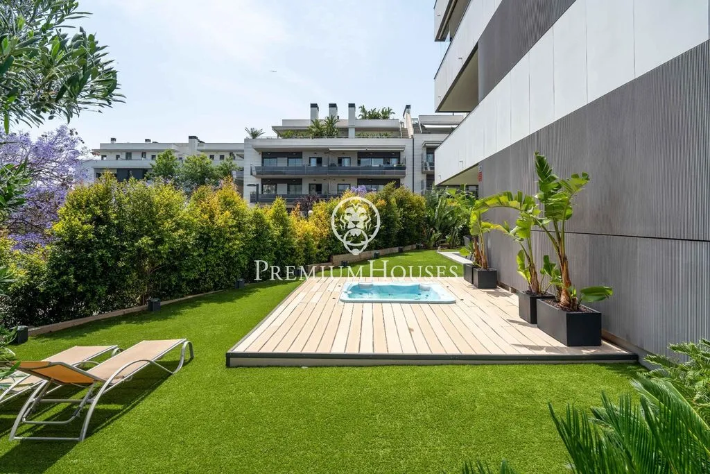 Aed - Corner Flat with Pool in Sitges