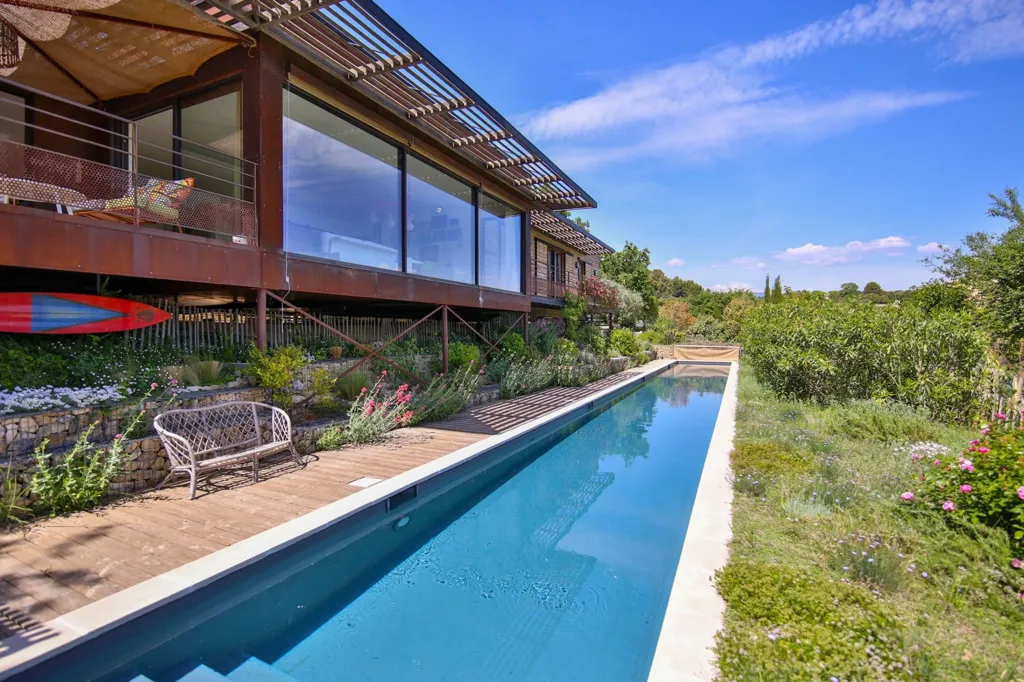 Piscine - Maison Conçue par Architecte avec Piscine à Malemort-du-Comtat