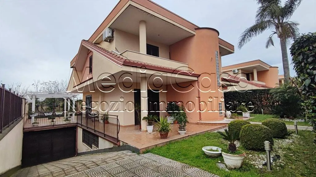 Extérieur - Elegant Villa with Private Garden in Teverola