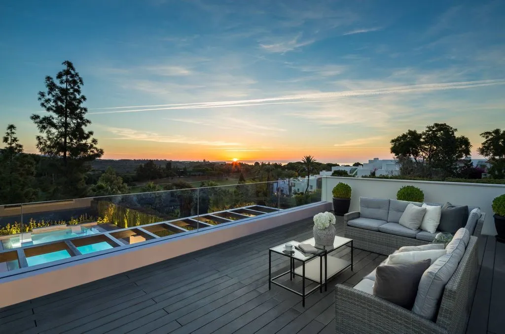 Terrasse - Contemporary Villa with Golf Views in Nueva Andalucía