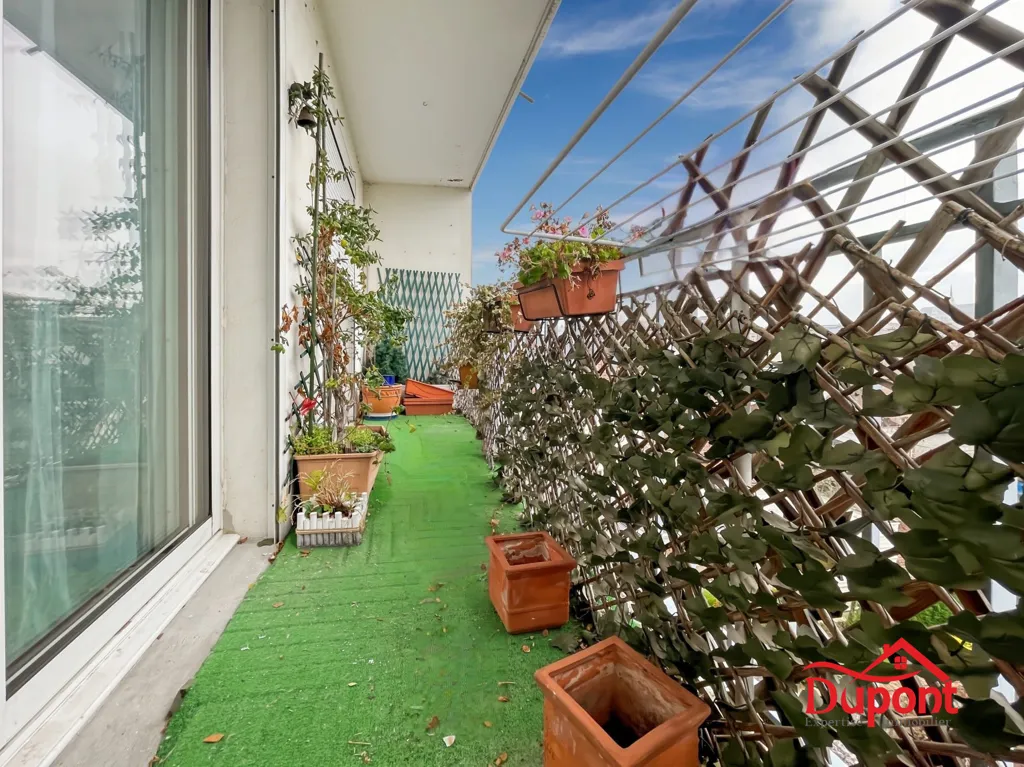 Rõdu - Spacious Flat with Balcony in Saint Jean