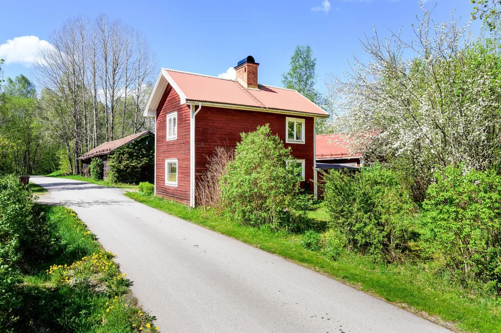 Välivaade - Villa with Barn and Garden in Sågmyra