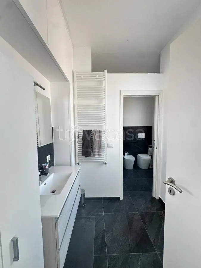 Bagni - Appartamento ristrutturato con terrazza a Galliate