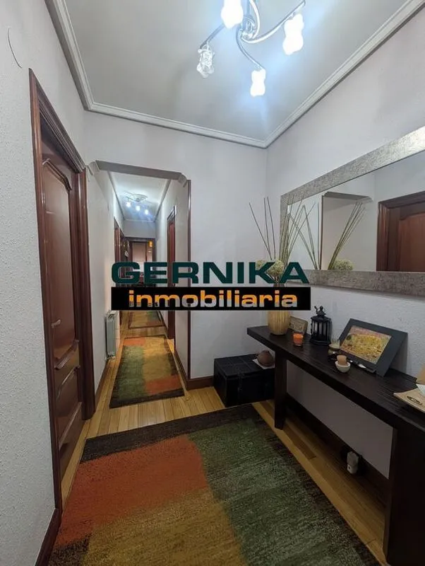 Esik - 3-Bedroom Apartment with Balcony in Gernika-Lumo
