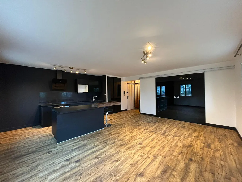 Köök - 2-Bedroom Flat with Intercom in Sens