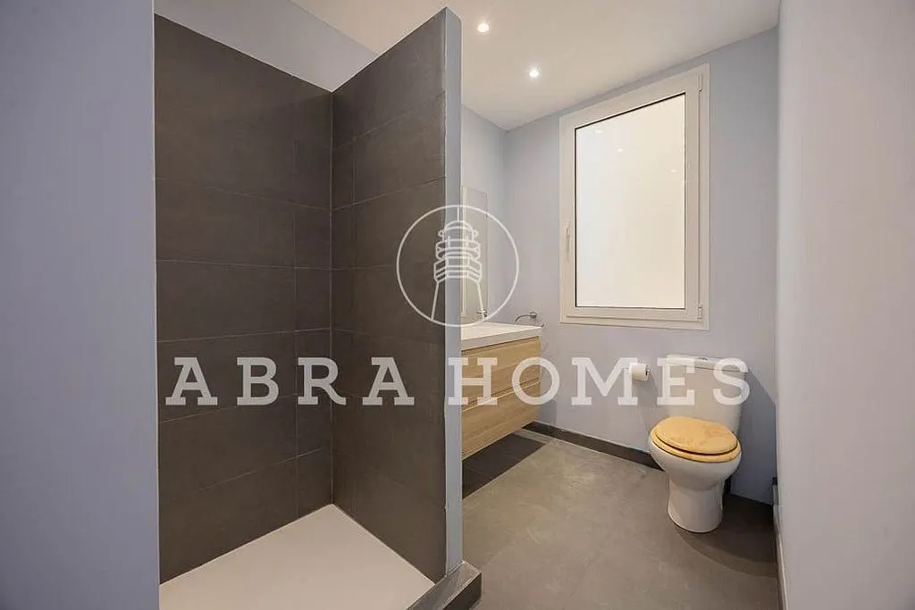 Vannitoad - Ample Light Flat with Balcony in Recoletos