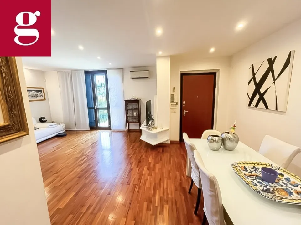 Soggiorno - Villa with Balcony in Cusago