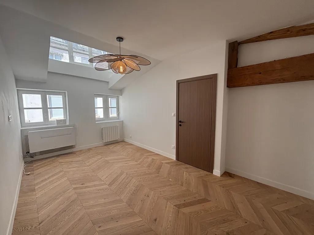 Rooms - Renovated Flat with Light in Lyon 2 Bellecour