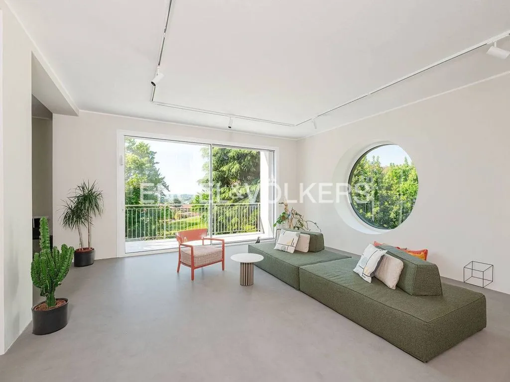 Living Room - Luxury Villa with Panoramic Views in Erba