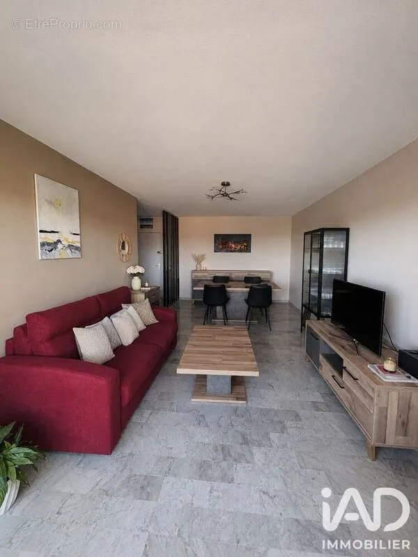 Séjour - Appartement Rénové avec Terrasse à Vallauris