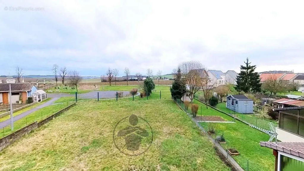 Jardin - Maison 6 pièces à Volstroff
