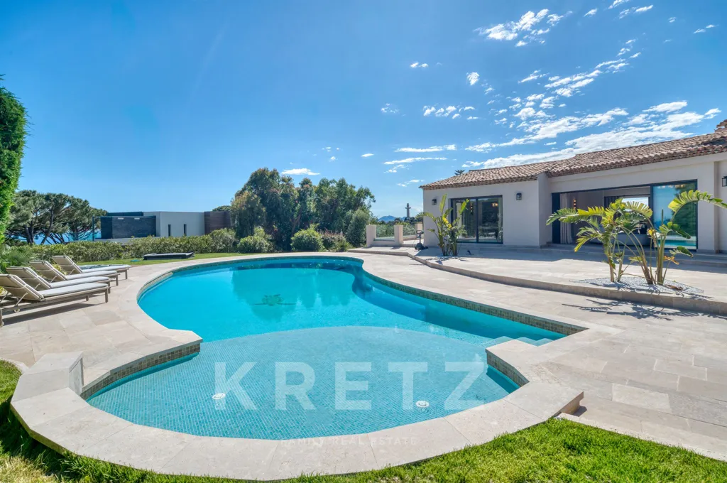 Piscine - Villa Rénovée avec Vue Mer à Cannes