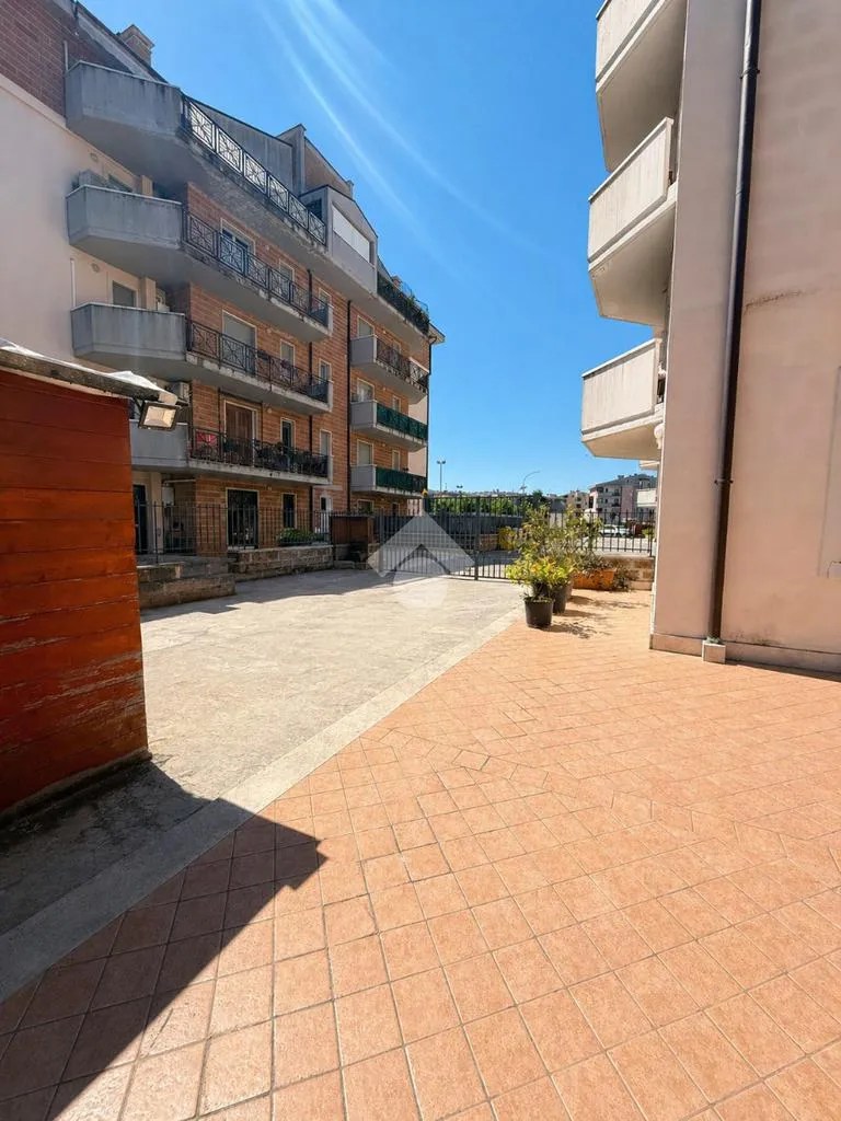 Terrasse - Ground Floor Apartment with Terrace in Orte