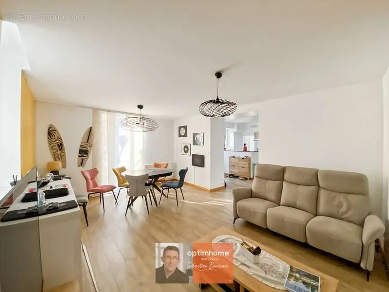 Elutuba - Atypical Apartment with Large Volumes in Dole