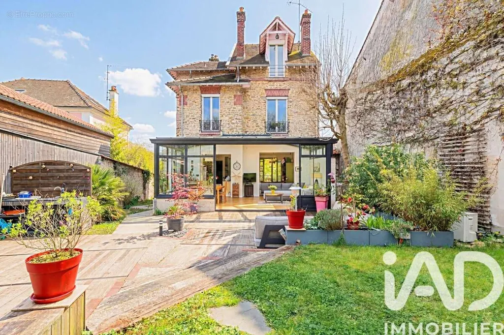 Jardin - Maison 10 pièces à Lagny-Sur-Marne