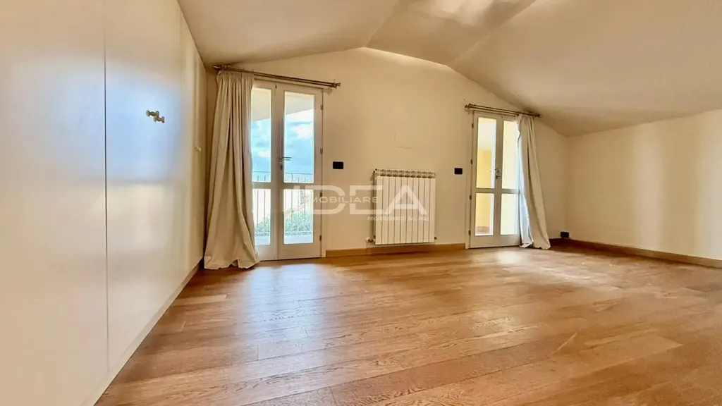 Rooms - Contemporary Villa with Balconies in Lucca