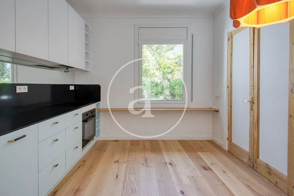 Cuisine - Reformed Apartment with Balcony in Vallcarca