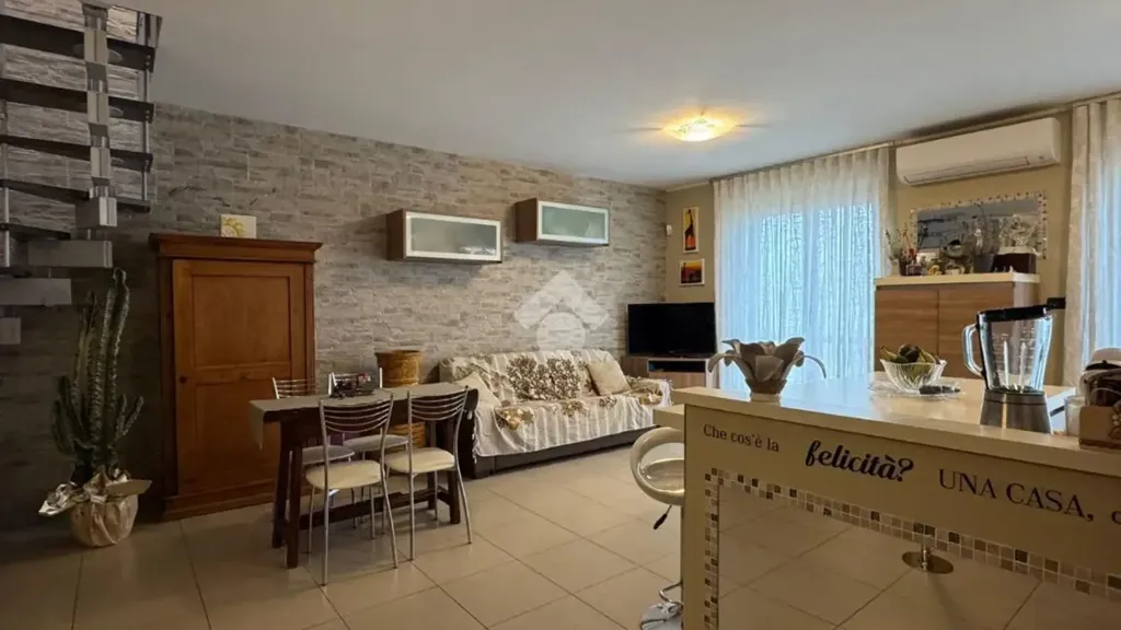 Elutuba - 5-Bedroom Apartment with Terrace in Rivalta di Torino