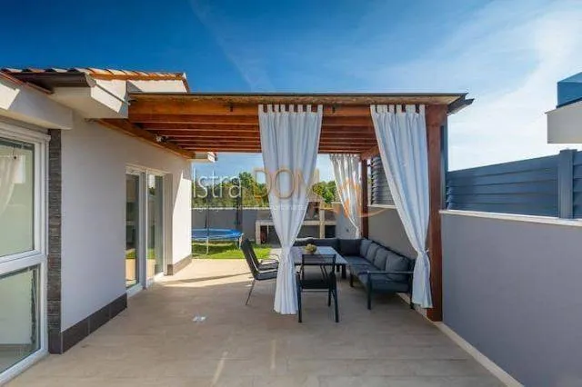 Terrazza - Modern Bungalow with Pool in Ližnjan