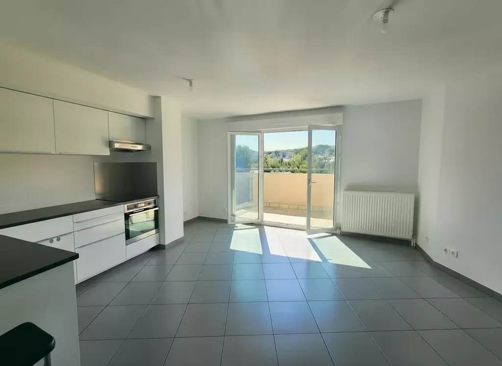 Köök - 3-Bed Apartment with Terrace in Gardanne