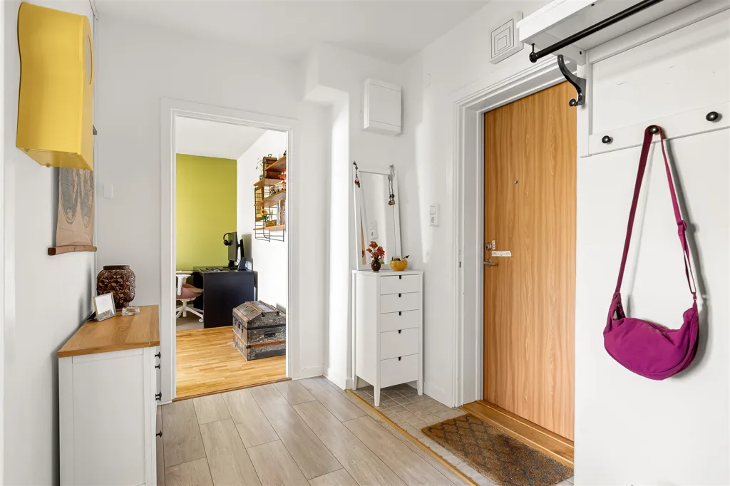 Entrée - Renovated Flat with South-Facing Balcony in Salabacksgatan