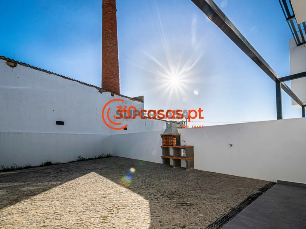 Aed - Modern Duplex with Garden in Olhão
