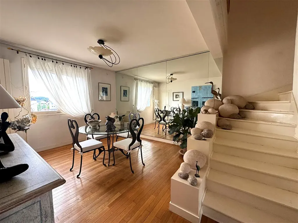 Elutuba - Duplex Apartment with Balcony in Laval
