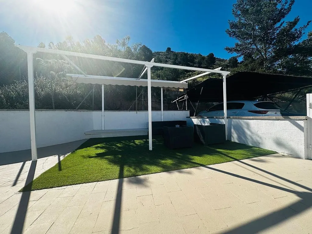 Terrasse - Villa with Pool and Apartments in Elda