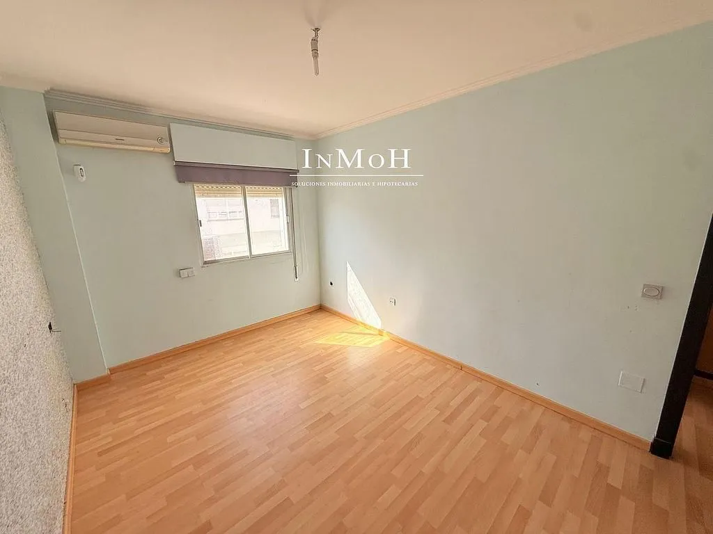 Toad - Modern Flat with East View in San Fernando