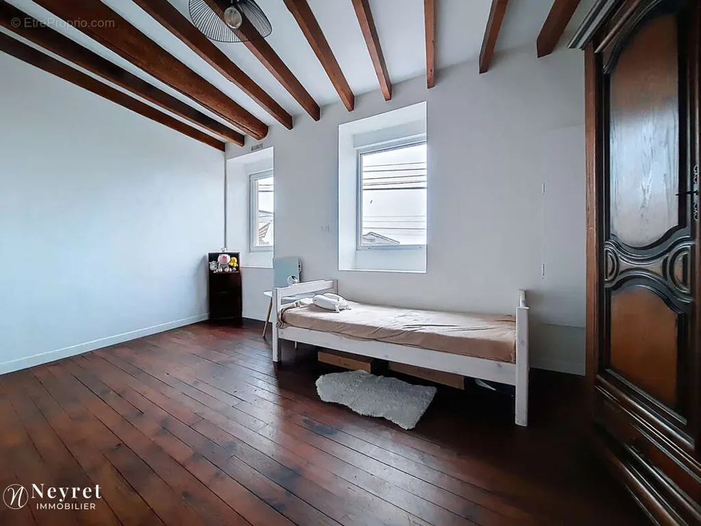 Chambres - Maison de Ville avec Cour Privative à Communay