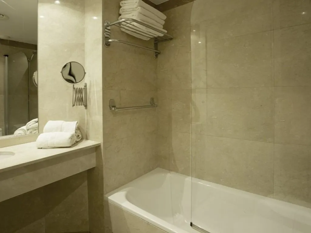 Salles de bain - Luxury Apartment with Panoramic Views in Barcelona
