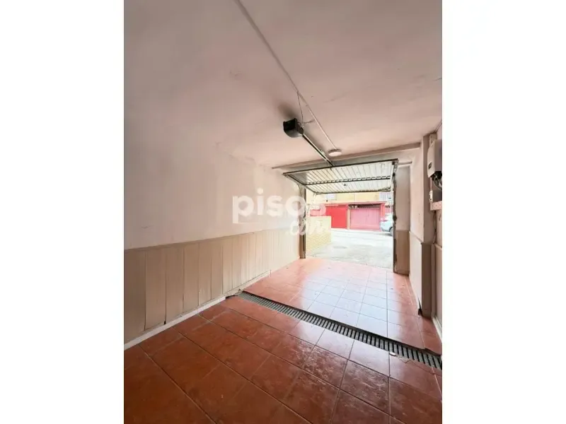 Garaaž - Renovated Townhouse with Solar Panels in Coimbra-Guadarrama