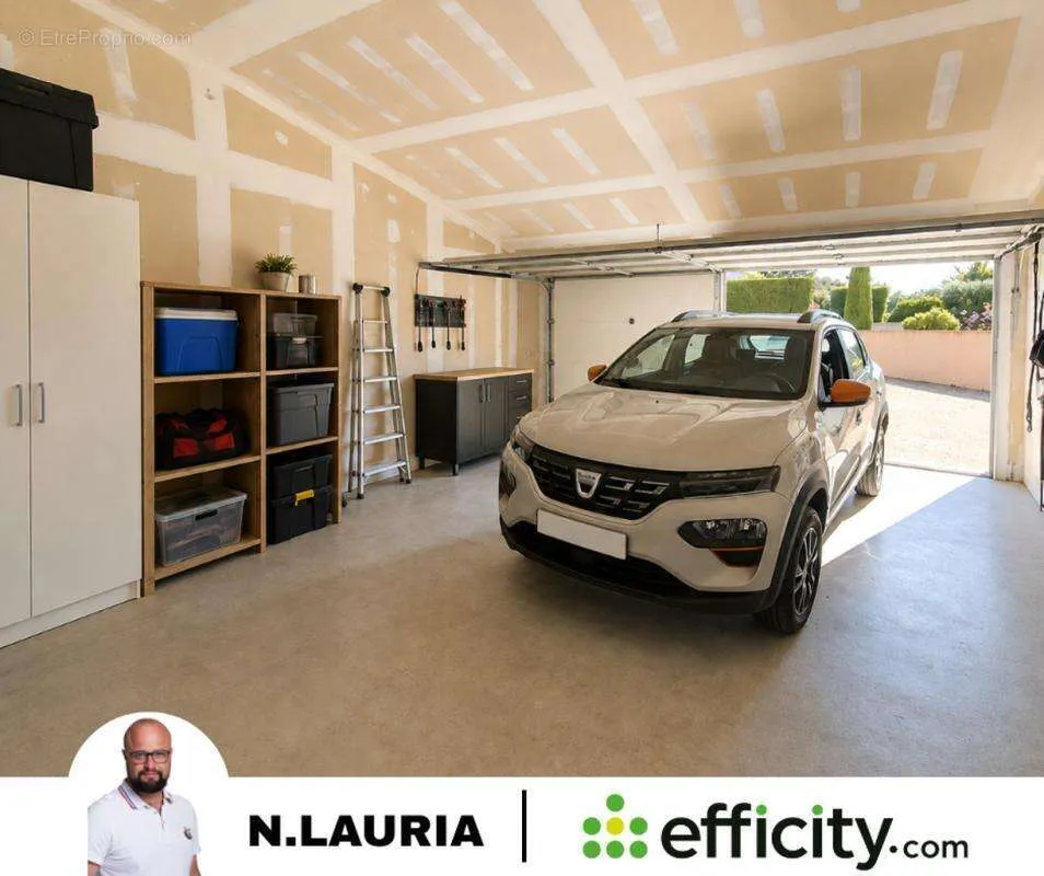 Garage - Villa Familiale avec Piscine à Pertuis