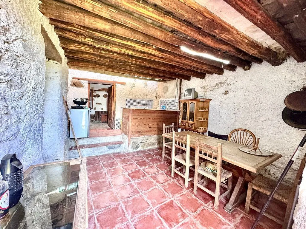 Söögituba - Rustic Finca with Water Source in Sierra de Júbar