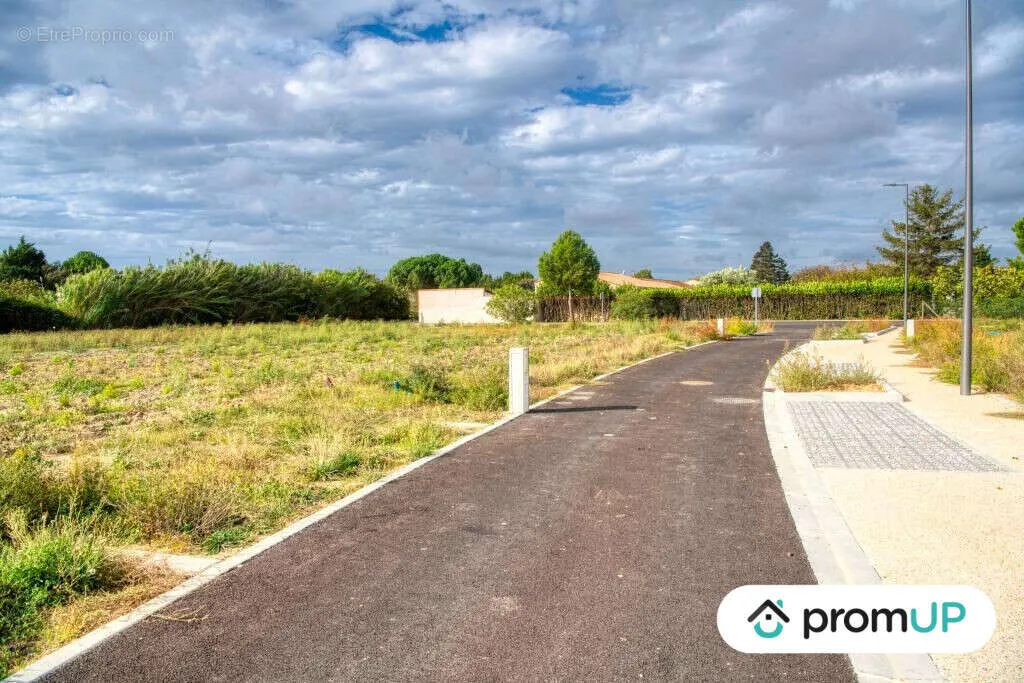 Giardino - Buildable Plot with Permitted Construction in Villesequelande