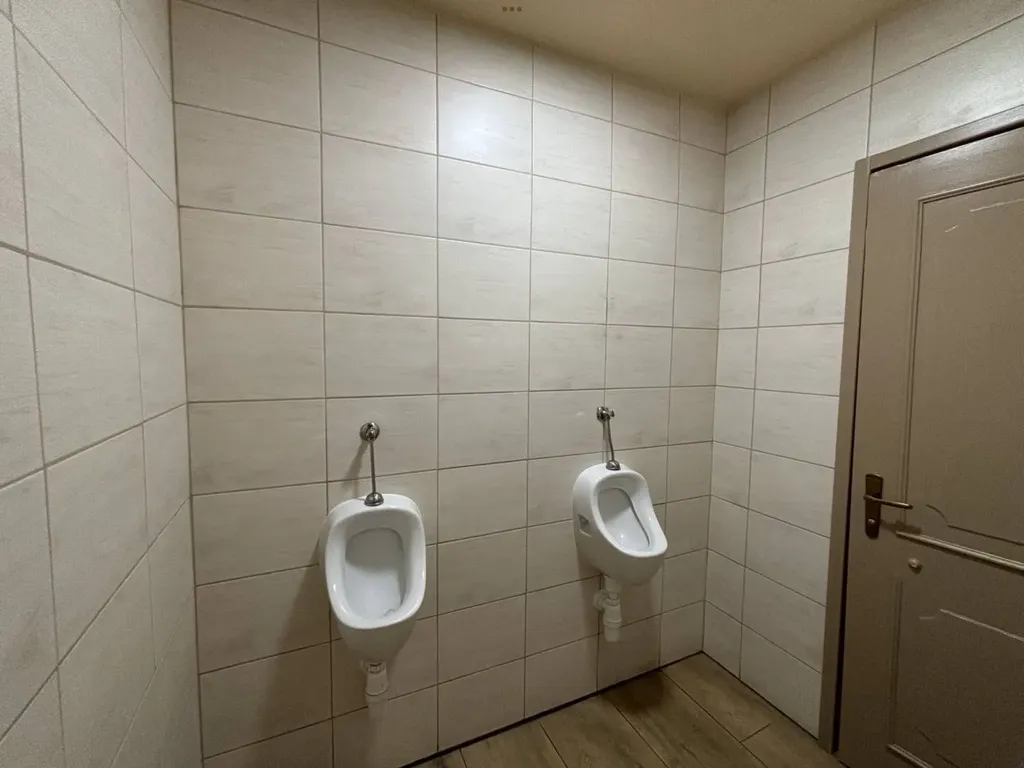 Bathrooms - Commercial Property with Restaurant in Békéscsaba