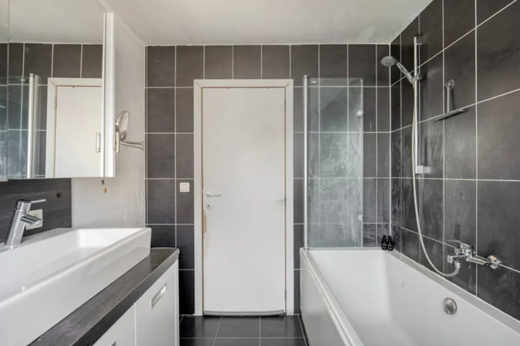 Salles de bain - Maison Énergétique avec 5 Chambres à Wezemaal