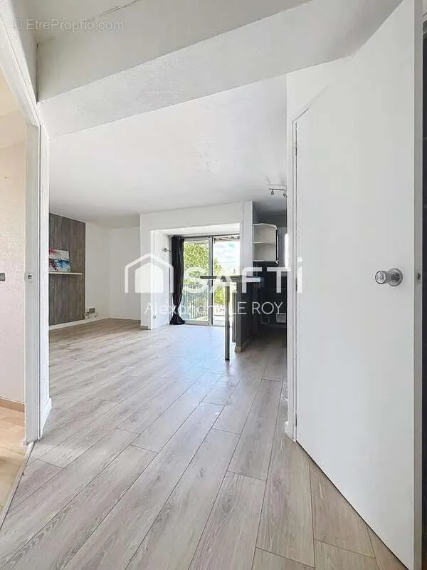 Ingresso - 2-Bedroom Apartment with Balcony in Montpellier