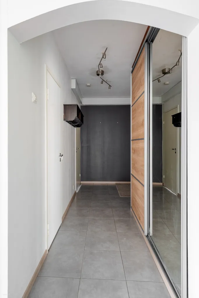 Ingresso - Apartment with Linjasaneerattu Balcony in Lapila