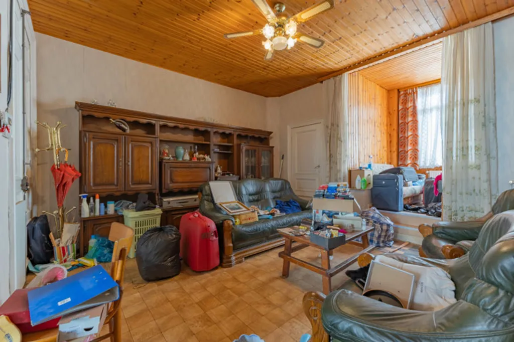 Elutuba - Five-Bedroom House with Terrace in Central Location