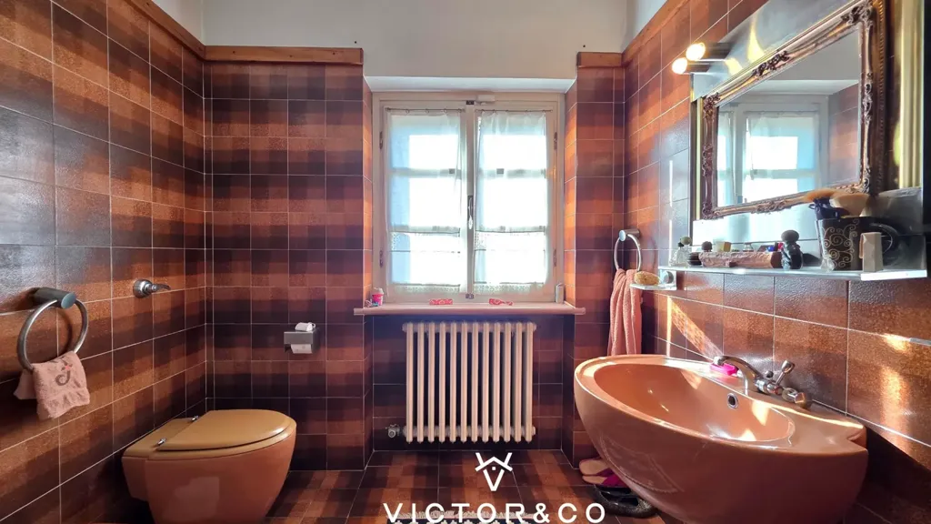 Bathrooms - Villa with Garden in Novara
